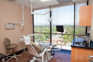 A dental room in Encino.