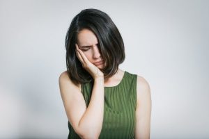 young lady experiencing tooth ache